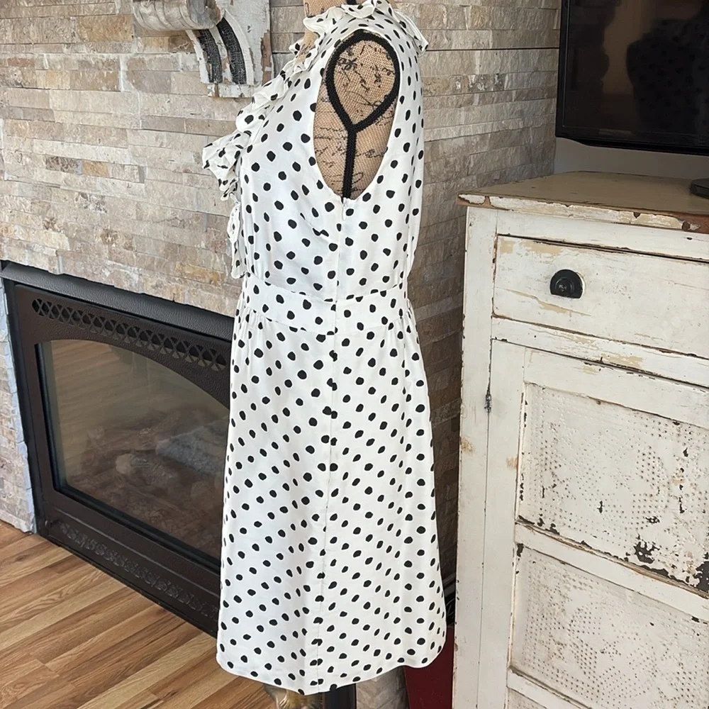 Kate Spade 100% silk white black polka dot sleeveless ruffle top dress. Size zip